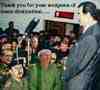 Saddam hält eine Dankesrede für die vielen ihm in der Vergangenheit von der USA geschenkten Waffen